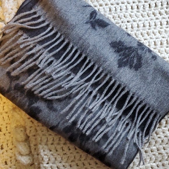 Sutton Studio Gray Patterned Scarf - Picture 4 of 6